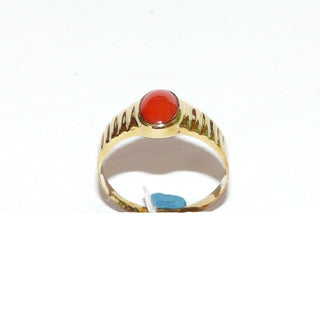 Vintage-Einzelstück, Korallenring aus 333 Gold, eine ovale rot Mittelmeerkoralle als Cabochon 8 mm x 5,5 mm Zargenfassung, parallel gerillte Schiene / godroniert, Ringweite 60, um 1965-1972 - Goldschmiede Danilo