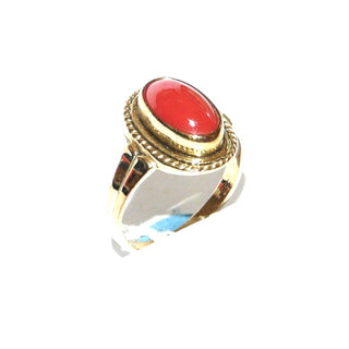 Vintage-Einzelstück, ovaler Korallenring aus 333 Gold, rote Mittelmeerkoralle 5,7mm x 9mm, schmaler Spiegelrand & Kordelrand, Zargenfassung, Seitenteile mit Rille, Ringweite 50, um 1965-1975 - Goldschmiede Danilo