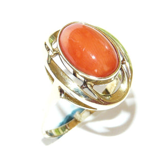 Vintage-Einzelstück, Korallenring aus 585 Gold mit einer ovalen Mittelmeerkoralle 12,5 mm x 8,5 mm in schönem rot, gewölbter, luftiger Spiegelrand mit Zargenfassung, 2 Halbbögen verlängern optisch das Oval, Ringweite 58, Schütt & Krogmann Pforzheim um 1955-1965 - Goldschmiede Danilo