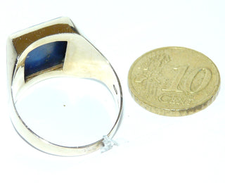 Einzelstück, Vintage Lapislazuli-Ring,  Siegelring, klassischer Herrenring aus 333 Gold, intensiv königsblaue, rechteckige, flache Steinplatte mit einmalig schöner Maserung, Ringschiene poliert und seitlich verziert, um 1960, Ringweite 68 -	Unikate und Pretiosen nur erhältlich im Onlineshop der Goldschmiede Danilo!