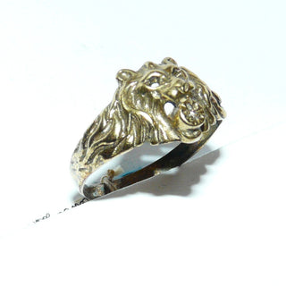 Vintage-Einzelstück, 925 Silberring, Herrenring, Siegelring, Biker- & Gothic-Stil, ein Löwenkopfring mit vergoldetem Oberteil, im Maul ein Mini-Diamant, Ringweite 72, um 1975 Goldschmiede Danilo