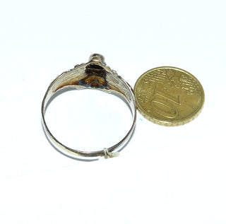 Vintage-Einzelstück, 925 Silberring, Herrenring, Siegelring, Biker- & Gothic-Stil, ein Löwenkopfring mit vergoldetem Oberteil, im Maul ein Mini-Diamant, Ringweite 72, um 1975 Goldschmiede Danilo