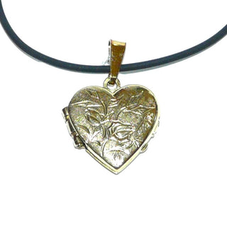romantisches Einzelstück, Vintage-Medaillon-Anhänger in Herz-Form für 2 Fotos, Rückseite poliert + Vorderseite mit 2 gravierten Rosenknospen aus massiv 333 Gold, um 1980 -	Unikate und Pretiosen nur erhältlich im Onlineshop der Goldschmiede Danilo!