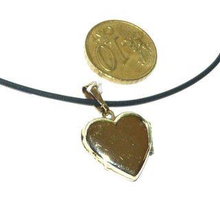 romantisches Einzelstück, Vintage-Medaillon-Anhänger in Herz-Form für 2 Fotos, Rückseite poliert + Vorderseite mit 2 gravierten Rosenknospen aus massiv 333 Gold, um 1980 -	Unikate und Pretiosen nur erhältlich im Onlineshop der Goldschmiede Danilo!