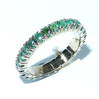 Einzelstück, Vintage Memoire-Ring, Memory-Ring aus 585 Weißgold mit 25 runden facettierten Smaragden in Krappenfassungen, um 1960, Ringweite 49 - Vintage-Schmuck nur im Onlineshop von danilogold!