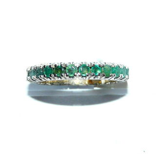 Einzelstück, Vintage Memoire-Ring, Memory-Ring aus 585 Weißgold mit 25 runden facettierten Smaragden in Krappenfassungen, um 1960, Ringweite 49 - Vintage-Schmuck nur im Onlineshop von danilogold!