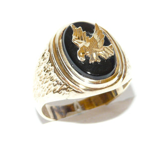 Einzelstück, Vintage Onyxring "Adler" klassischer Herrenring, Siegelring aus 585 Gold, poliert, ovale Onyx-Platte mit einer Applikation eines Adlers, Seitenflächen in einem borkenartigen Muster, um 1960, Ringweite 58,5 -	Vintage-Schmuck nur im Onlineshop von danilogold!