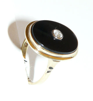 Einzelstück, Vintage-Onyxring, klassischer Herrenring, Siegelring aus 333 Gelbgold, poliert, mit einer ovalen Onyx-Platte, in welcher eine Diamant-Replik eingelassen wurde, um 1960, Ringweite 53 -	Vintage-Schmuck nur im Onlineshop von danilogold!