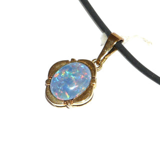 Einzelstück, Vintage-Opal-Anhänger aus 333 Gold, eine australische, blau-grün-rot schillernde, ovale Opal-Triplette, um 1960 mit Dreieckschlaufe und bogenförmiger Umrahmung -	Vintage-Schmuck nur im Onlineshop von danilogold!