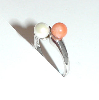 Vintage-Einzelstück, Perlen-Korallen-Ring aus 925 Silber poliert, je eine Kugel Engelshautkoralle & Akoja-Zuchtperle mit einem Durchmesser von 6 mm, Ringweite 57, um 1960 - Goldschmiede Danilo