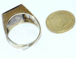 Einzelstück, Vintage Rauchquarz-Ring, klassischer Herrenring aus massivem 333 Gold, poliert + mattiert an den Seitenflächen, der rechteckige Stein ist auf der Unterseite funkelnd facettiert, Oberseite flach, um 1960, im typischen Loch-Design der 60-er Jahre, Ringweite 60 - Unikate und Pretiosen nur erhältlich im Onlineshop der Goldschmiede Danilo!