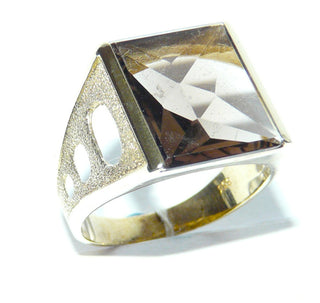 Einzelstück, Vintage Rauchquarz-Ring, klassischer Herrenring aus massivem 333 Gold, poliert + mattiert, rechteckiger Stein Unterseite funkelnd facettiert, Oberseite flach, um 1960, im typischen Loch-Design der 60-er Jahre, Ringweite 60 -	Unikate und Pretiosen nur erhältlich im Onlineshop der Goldschmiede Danilo!