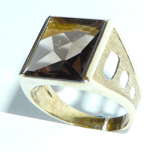 Einzelstück, Vintage Rauchquarz-Ring, klassischer Herrenring aus massivem 333 Gold, poliert + mattiert, rechteckiger Stein Unterseite funkelnd facettiert, Oberseite flach, um 1960, im typischen Loch-Design der 60-er Jahre, Ringweite 60 -	Unikate und Pretiosen nur erhältlich im Onlineshop der Goldschmiede Danilo!