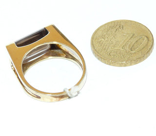 handgefertigtes Einzelstück, Vintage-Unikat, Rauchquarz-Ring, klassischer Herrenring aus massivem 585 Gold, poliert, mit einem funkelnd facettierten Rechteck, quer zum Finger gearbeitet, Seitenflächen mit Luftschnitten, um 1970, Ringweite 50 -	Handgefertigtes Unikat! Nur im Onlineshop von Juwelier & Goldschmiede Danilo!