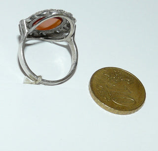Einzelstück, Vintage-Ring aus 835 Silber mit einem flachen Carneol, umrandet von Markasiten, poliert, Ringweite 57, um 1920 -	Vintage-Schmuck nur im Onlineshop von danilogold!
