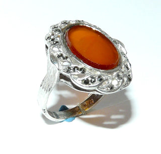 Einzelstück, Vintage-Ring aus 835 Silber mit einem flachen Carneol, umrandet von Markasiten, poliert, Ringweite 57, um 1920 - Vintage-Schmuck nur im Onlineshop von danilogold!
