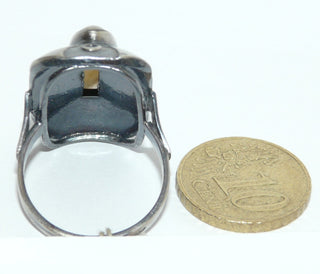 Handgearbeitetes Einzelstück, Vintage-Ring aus Silber mit einem langovalen, hellbraun gesteiften Achat-Cabochon, eingefaßt in glatter Zargenfassung, seidenmatt + in den Tiefen geschwärzt, Ringweite 61, um 1950 -	Vintage-Schmuck nur im Onlineshop von danilogold!