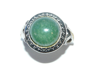 Einzelstück, Vintage Ring aus 925 Silber in den Tiefen geschwärzt, mit einem runden grünen Aventurin-Cabochon, ca. 16,8 mm im Durchmesser, Ringweite 61, ca. 1950-1960 - 