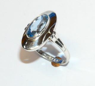 Alte Handarbeit, Vintage-Ring aus 835 Silber mit ovalem synthetischen Aquamarin, Ringweite 62,5, Ca. 1930-1940 - Handarbeiten online bestellen bei Juwelier & Goldschmiede Danilo!