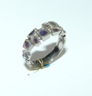 Einzelstück, Vintage-Ring Silber mit kleinen rechteckigen Vertiefungen für violettes Emaille, poliert, Ringweite 52, um 1960 -	Nur erhältlich bei www.danilogold-shop.de