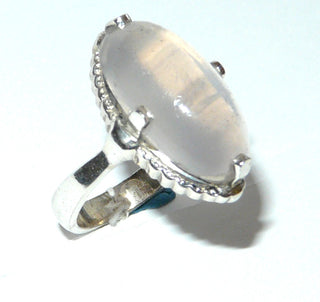Einzelstück, Vintage-Ring aus Silber mit einem lang-ovalen, zartrosa Rosenquarz-Cabochon mit besonderem Schillereffekt - Unikat der Natur, eingefaßt in einer 4-Krapperfassung, um 1950, poliert, Ringweite 54,5 - Vintage-Schmuck nur im Onlineshop von danilogold!