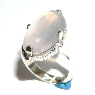 Einzelstück, Vintage-Ring aus Silber mit einem lang-ovalen, zartrosa Rosenquarz-Cabochon mit besonderem Schillereffekt - Unikat der Natur, eingefaßt in einer 4-Krapperfassung, um 1950, poliert, Ringweite 54,5 - Vintage-Schmuck nur im Onlineshop von danilogold!
