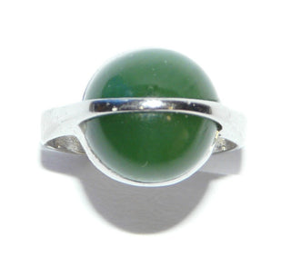 Einzelstück, Vintage-Ring mit einem grünen runden Jade-Cabochon über dem ein Silberbügel gelegt ist, gefaßt in 835 Silber, Ringweite 53, um 1960-	Unikate und Pretiosen nur erhältlich im Onlineshop der Goldschmiede Danilo!