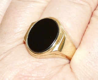 Einzelstück, Vintage-Ring, klassischer Herrenring, Siegelring aus 585 Gelbgold, poliert, innen geschlossen, um 1980, ovale flache Onyx-Platte, Ringweite 67,5 -	Vintage-Schmuck nur im Onlineshop von danilogold!