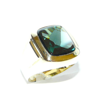 Einzelstück, Vintage-Ring, klassischer Siegelring, Herrenring aus 585 Gold mit einem grünen synth. Spinell, einer Replik eines grünen Turmalins, Unterseite funkelnd facettiert, Oberfläche flach und glatt, um 1960, Ringweite 57&nbsp;(Da es sich bei Vintage-Schmuck um „Schmuck mit Vergangenheit“ handelt, ist es möglich, daß verarbeitete Edelsteine eventuell leichte Tragespuren aufweisen, die erst bei näherer Betrachtung sichtbar werden. Dies ist bei 30-120 Jahre alten Pretiosen ein Zeichen ihrer Geschichte.)