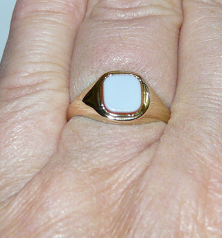 Handgefertigtes Einzelstück, Vintage-Ring, schmaler klassischer Herrenring, Siegelring aus 585 Gold mit einem Lagenachat, weißer Achat auf rotem Carneol als abgerundetes Quadrat, um 1940, für Steingravur geeignet, Ringweite 56,5 -	Vintage-Schmuck nur im Onlineshop von danilogold!