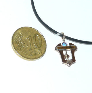 zartes Einzelstück, Vintage-Saphir-Opal-Anhänger aus 333 Gold mit je einem runden blauen, facettierter Saphir + einem grün schillernden australischen Opal-Cabochon. Der Anhänger wurde einst auf der Rückseite mit einem Steg stabilisiert, um 1930 -	Vintage-Schmuck nur im Onlineshop von danilogold!