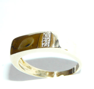 Einzelstück, Vintage-Siegel-Ring, klassischer Herrenring aus massivem 333 Gold mit 3 Diamanten im Verschnitt eingefaßt, polierte, rechteckige Fläche ist für Gravuren geeignet, um 1980 -	Einzelstücke nur erhältlich bei www.danilogold-shop.de