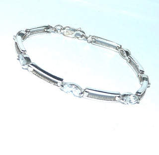 Vintage-Einzelstück, Silberarmband aus 925 Silber, bestehend aus 7 Doppelstäben & 6 funkelnd facettierten Zirkonia-Navettes als Diamantrepliken, poliert, 17,5 cm lang, Karabiner, um 1980 - Goldschmiede Danilo