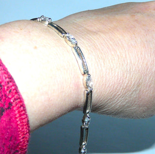 Vintage-Einzelstück, Silberarmband aus 925 Silber, bestehend aus 7 Doppelstäben & 6 funkelnd facettierten Zirkonia-Navettes als Diamantrepliken, poliert, 17,5 cm lang, Karabiner, um 1980 - Goldschmiede Danilo