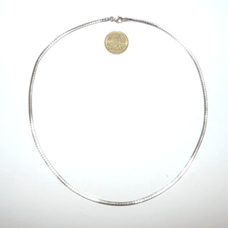 flaches Vintage-Einzelstück, Silbercollier, flexibler Halsreifen, Mesh-Milanese / Spaghetti-Muster, Omega-Halskette aus 925 Silber, 45 cm, 2,8 mm breit, Karabiner, um 1980 - Goldschmiede Danilo
