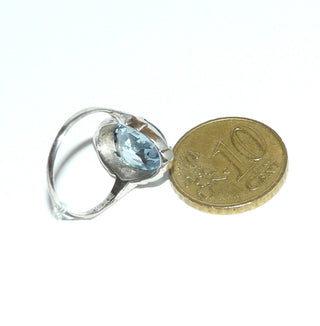 ovales Einzelstück, Vintage-Ring aus 835 Silber in Navette-Form, poliert, mit einer hellblauen, funkelnd facettierten Aquamarin-Replik in Krappenfassung gehalten, Ringweite 51, Art Deco um 1930 - Goldschmiede Danilo