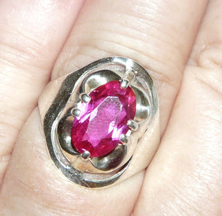 Einzelstück, Ring in 925 Silber, ovaler facettierter synthetischer Rubin, Ringweite 58 - Nur erhältlich im Onlineshop von Juwelier & Goldschmiede Danilo!