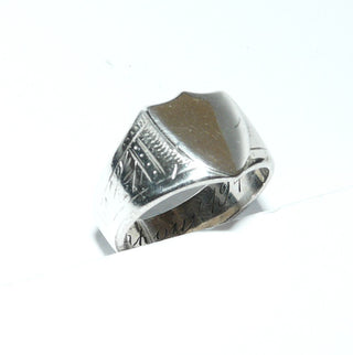 Vintage-Einzelstück, Silberring, Herrenring in Schildform, Siegelring, mit einer Handgravur in Schreibschrift innen: Charkiw 1942, Ringweite 63, Polen 1920-1939 - Goldschmiede Danilo
