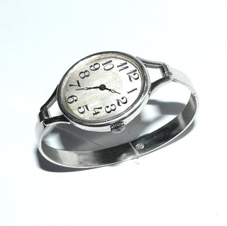 Einzelstück, Damenarmbanduhr, Damenspangenuhr, Vintage-Uhr um 1950-1960. Funktionstüchtig, wird explizit nicht als Uhr, sondern ausschließlich als SCHMUCKSTÜCK verkauft (keine Garantie für den Gang des Uhrwerks) 835 Silber, 47 mm x 57,5 mm, ovales, helles Ziffenblatt mit gut lesbaren, schwarzen, arabischen Zahlen, Handaufzug, Einhaker-Verschluß, Innenumfang 17 cm -	Vintage-Schmuck nur im Onlineshop von danilogold!