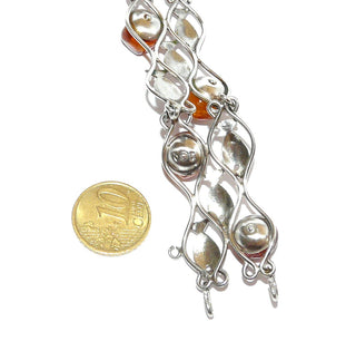 Vintage-Einzelstück, breites Bernsteinarmband aus 835 Silber mit transparenten, honigfarbenen Nuggets mit Sonnenflöckchen auf Schalen, 20cm lang, diagonal je 3 Fische dazwischen aufgelötet, 2-er Hakenverschluß, DDR VEB Fischland-Schmuck um 1960 - Goldschmiede Danilo