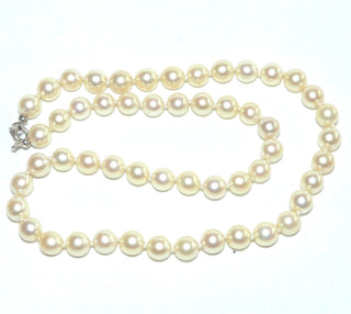 Einzelstück, japanische Vintage-Salzwasserperlenkette, goldfarben, geknotet, rund, sehr schöner Glanz, Gesamtlänge 45 cm, 7,2-7,5 mm Durchmesser, Verschluß aus Silber, um 1970 - Einzelstücke nur erhältlich bei www.danilogold-shop.de