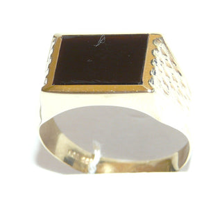 Einzelstück, Vintage, klassischer Herrenring, Siegelring aus 333 Gelbgold, poliert, mit einer rechteckigen Onyx-Platte und einem backsteinartigen Muster auf den Seitenflächen, um 1980, Ringweite 68,5 - Vintage-Schmuck nur im Onlineshop von danilogold!