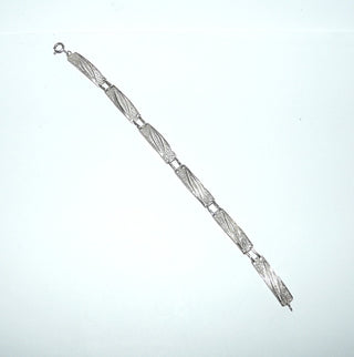 schmales Einzelstück, Art Deco Filigran-Armband, Glieder-Armband bestehend aus 6 filigranen, rechteckigen Elementen in strengen, floralen Design aus Silber, 18 cm lang, poliert, um 1920, Federring -	Vintage-Schmuck nur im Onlineshop von danilogold!