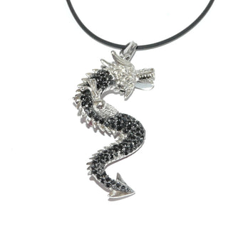 besonderes Einzelstück, Vintage-Anhänger, sehr großer plastischer Drache aus massiv 925 Silber, mit funkelnden schwarzen Kristallen + rotem Lack, Karabiner, im Stil von Thomas Sabo, um die Jahrhundertwende -	Vintage-Schmuck nur im Onlineshop von danilogold!