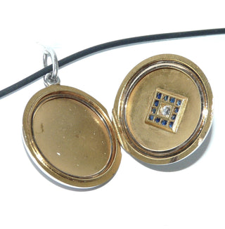 handgefertigtes Unikat, zweifarbiges Einzelstück, runder Medaillon-Anhänger für zwei Fotos aus 750 Gold + mit je einer seidenmatten Decke aus Platin auf der Vorder- + Rückseite, 1 Brillant von 0,08 Karat in der Mitte, sowie 0,37 Karat Saphire im Quadrat drumherum eingefaßt -	Handgefertigtes Unikat! Nur im Onlineshop von Juwelier & Goldschmiede Danilo!