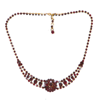 antikes Einzelstück, Vintage-Granatkette, Festongcollier / Latzcollier, handgeschliffene Böhmische Granate im Altschliff, Rosette in der Mitte, zweireihige im Verlauf bis auf einreihig, Steine rundherum, 9K / 375 NORM-Gold, Viktorianisch Historismus um 1900 - Goldschmiede Danilo