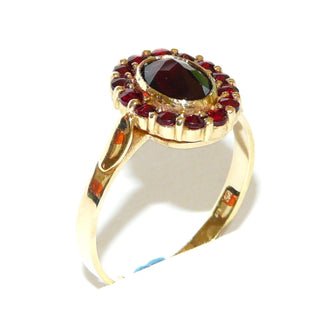 Vintage-Einzelstück, antiker Granatring aus 375 Gold mit einem ovalen & 14 kleinen runden Böhmischen Granaten, alle im Sternschliff, England Manufaktur G.H.Johnstone & Co. Birmingham, ovale Rosette aus Krappen- & einer Zargenfassung mit Millesgriffes-Rand, Ringweite 59,5, Edwardiansche Epoche 1905-25 - Goldschmiede Danilo