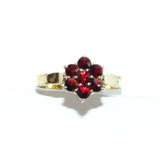 zierliches Einzelstück, antiker Granatring aus 585 Gold, runde Rosette mit 6 Böhmischen Granaten im Sternschliff & einem im Altschliff in Krappenfassungen, Ringweite 51,5, Belle Époque um 1900 - Goldschmiede Danilo