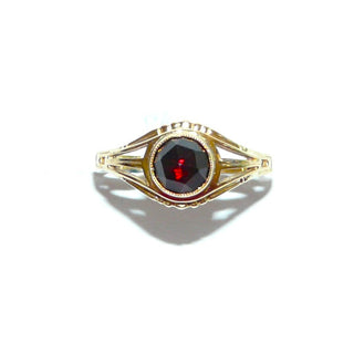 antikes Einzelstück, Vintage-Granatring, auch Herrenring aus 585 Gold mit einer funkelnd facettierten, folierten Granatrose in Zargenfassung mit Millesgriffes-Rand, Granat in einem leuchtenden Dunkelrot, Ringweite 58, Späthistorismus um 1870-1890 - Goldschmiede Danilo