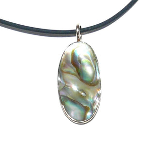 antikes Einzelstück, Vintage-Perlmutt-Anhänger schillernd in grau-grün gehalten in 585 zart Roségold, alte Handarbeit, Zargenfassung mit floralen Gravuren auf den Seitenflächen, um 1900 -	Handgefertigtes Unikat! Nur im Danilo Gold Online Shop!